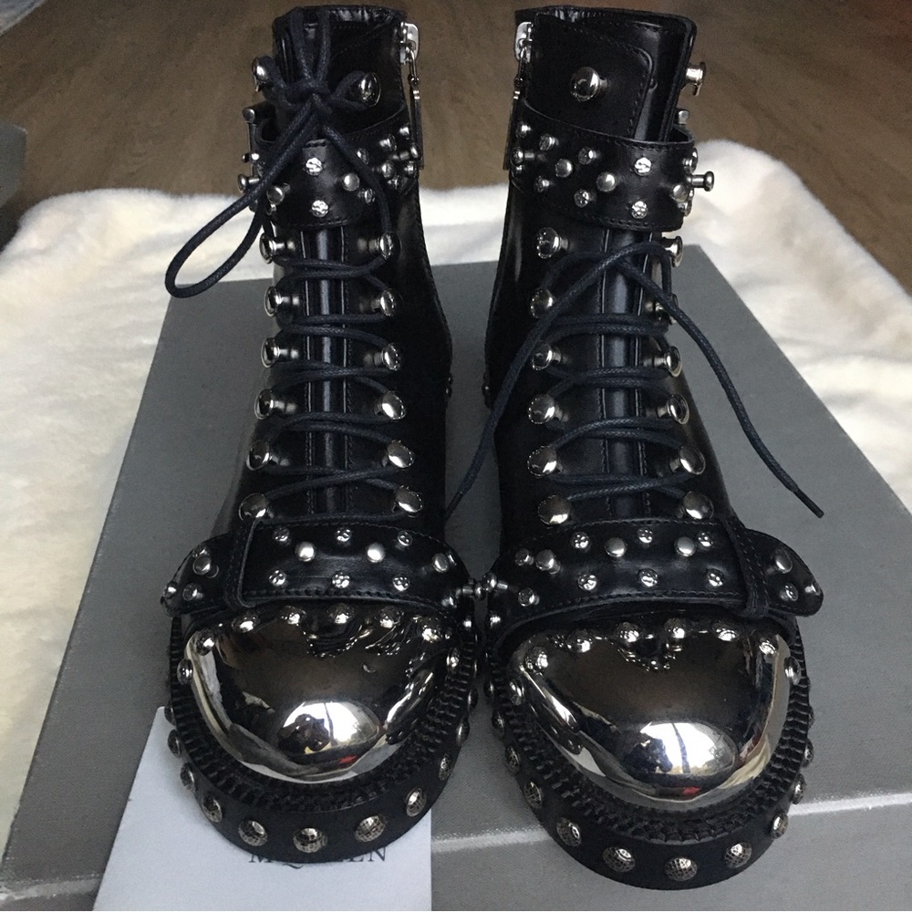 NIB ALEXANDER MCQUEEN Hobnail Metal Toe Cap Leather Combat Motor Ankle Boots